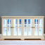Vitrine blanche antique avec tablettes réglables et étagères d'inspiration rétro