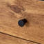 Table de chevet à double tiroir. La surface de la planche est avec un autocollant de grain de bois et les deux côtés sont en verre trempé. La conception est simple et élégante, avec d'excellentes fonctions de rangement