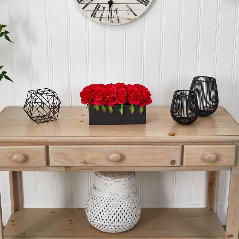 Arrangement floral de roses en pot, rouge