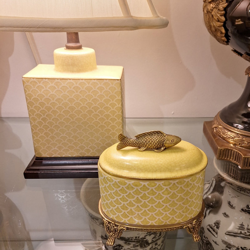 Boîte en porcelaine avec poisson bronze