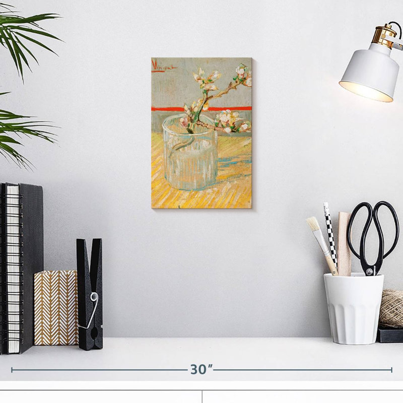 Harnek brin d'amandier en fleurs dans un verre, H 12 po x l 8 po