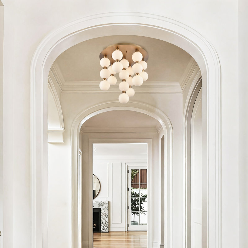 Plafonnier semi-encastré 21 po Mod en laiton satiné avec globes en verre strié blanc