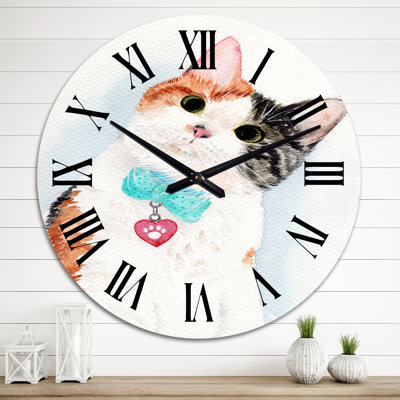 Horloge murale traditionnelle avec chat blanc et cœur