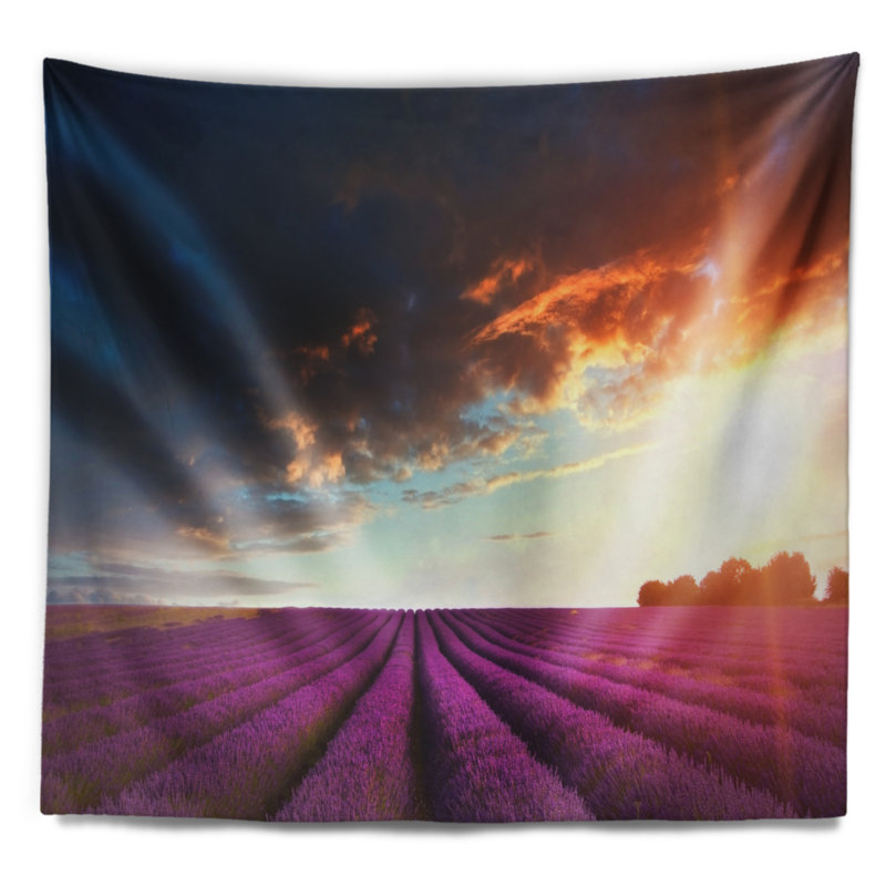 Motif floral de champ de lavande sous un ciel nuageux, H 78 po x l 92 po