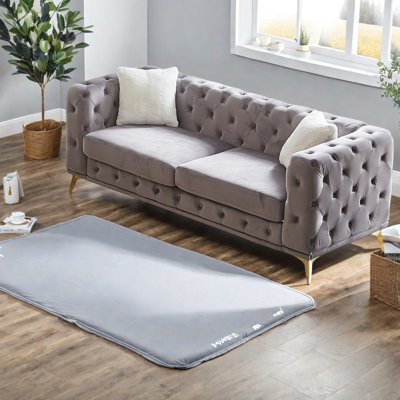 Canapés chesterfield modernes en velours, tissu gris, salon indispensable