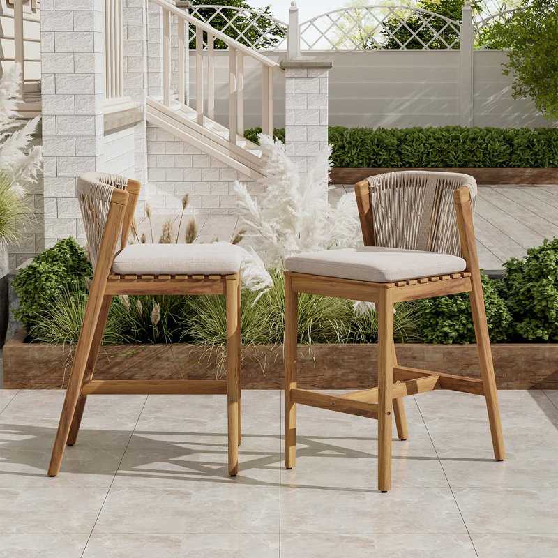 Ensemble de 2 tabourets d'extérieur en bois d'acacia au fini teck avec coussins beiges, durable et confortable pour le patio