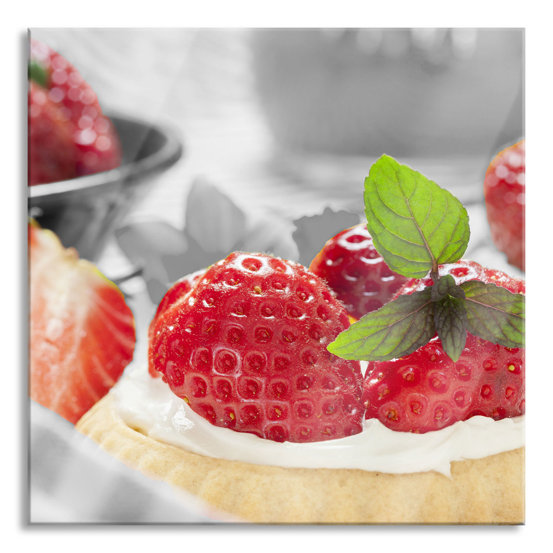 Ungerahmtes Foto auf Glas "Delicious Strawberry Tartlet"