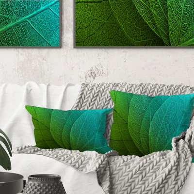 Macro Zoom of Green Leaves - Coussin décoratif à imprimé traditionnel
