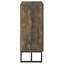 Armoire d'appoint compacte à 4 tablettes en chêne rustique avec acier enduit de bronze industriel, portes à chevrons pour améliorer l'espace dans la base en acier, salles à manger