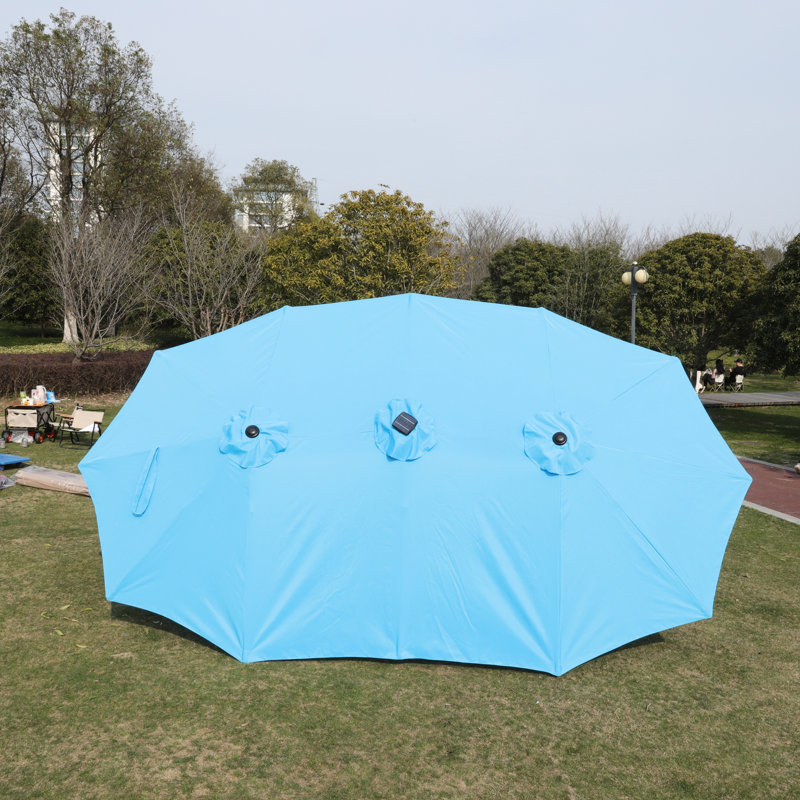 Parasol de construction avec base et construction - Cour arrière bleue