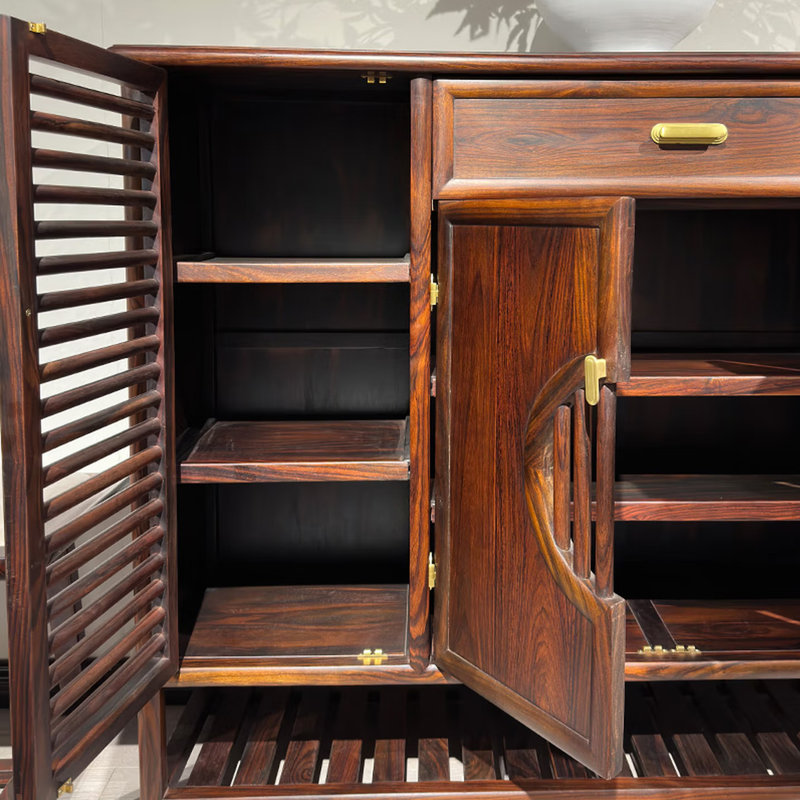 Large capacity storage shoe cabinet