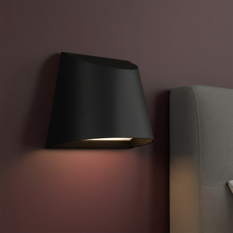 Cette lampe murale à DEL 5,5 pouces à économie d'énergie délivre 481 lumens avec une consommation d'énergie de seulement 12w, idéale pour une utilisation à l'intérieur