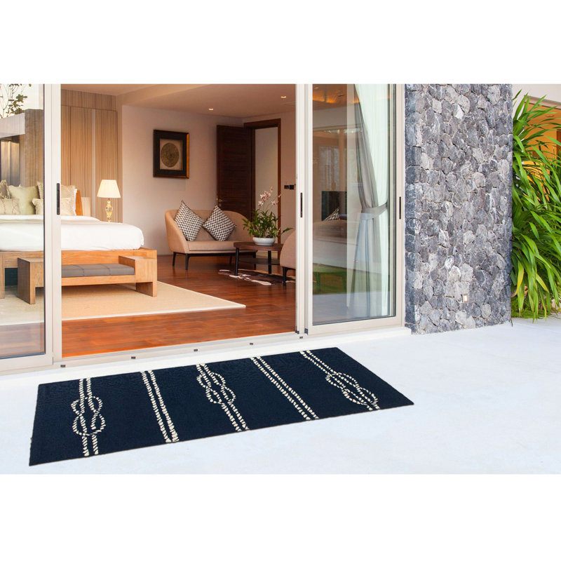 Tapis intérieur / extérieur bleu rayé touffeté à la main Wooton, Rectangle 2 pi x 5 pi