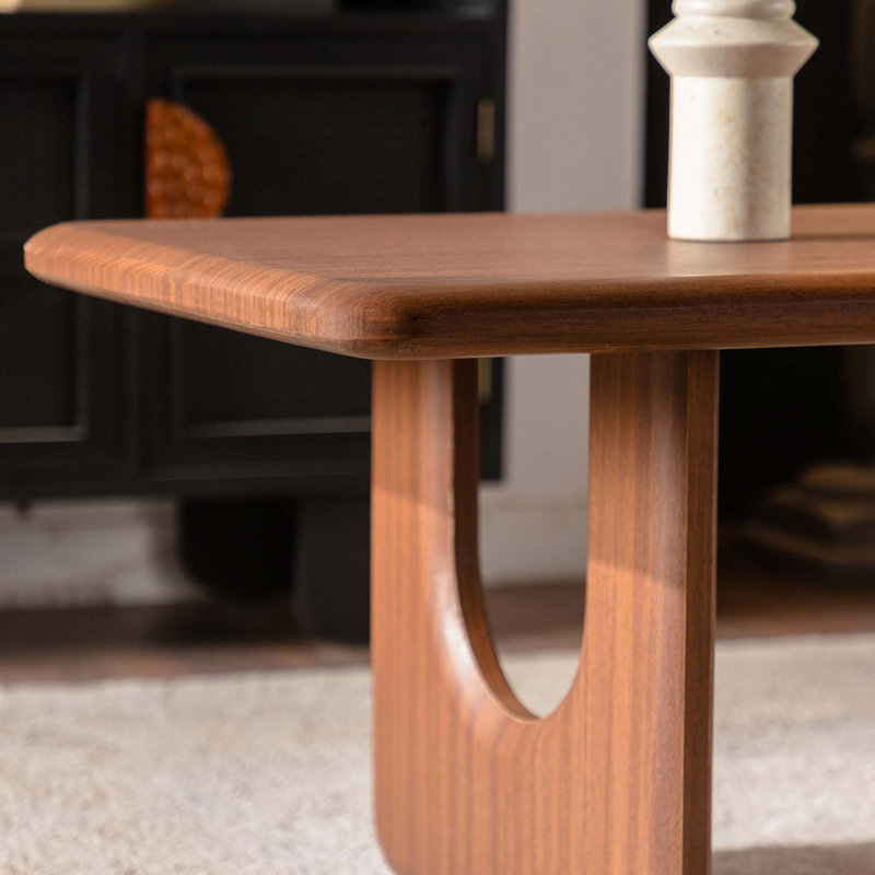 Table basse moderne et minimaliste avec pieds en forme de U