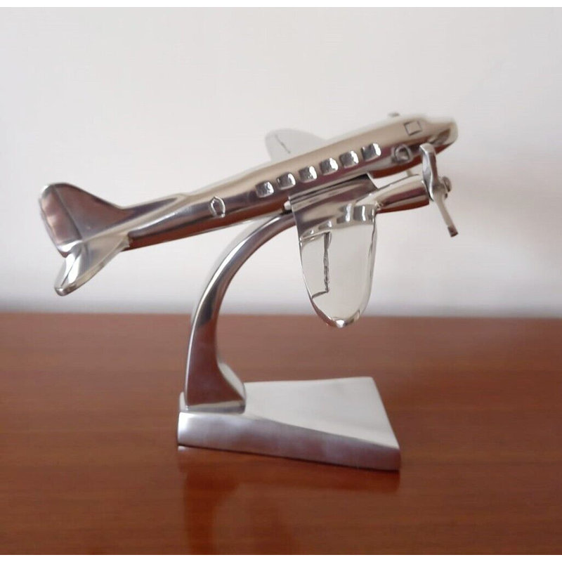 Chemaine Transportation Statue