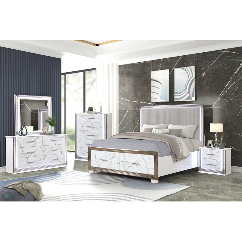 Très grand lit - Tête de lit tapissier à DEL avec rangement et garniture de pied de lit à motif de marbre pour une chambre à coucher chic et moderne