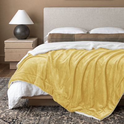 Bedsure GentleSoft™ Sherpa Twin/TwinXL Blanket – Thick All-Season Warm Bed Blanket –Straw – Ideal Gift for College Students
