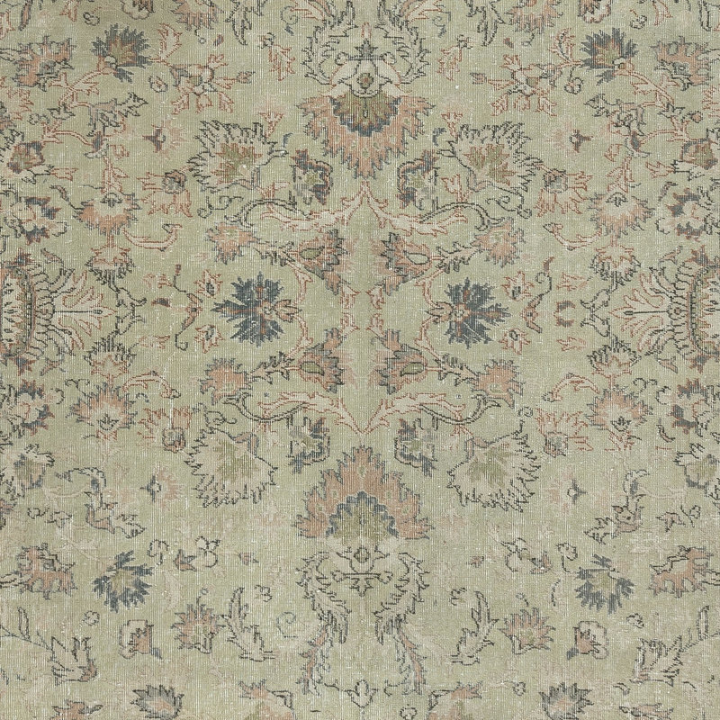 Tapis turc noué à la main avec motif floral et fond doux