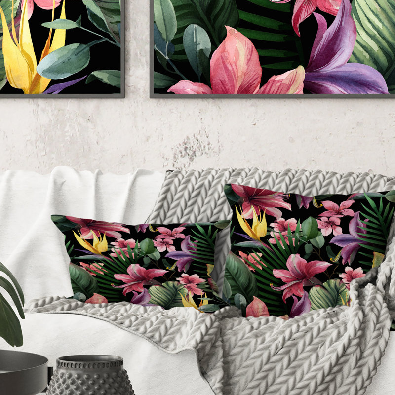 Coussin décoratif tropical imprimé fleurs rouges sur fond noir II 12 po x 20 po
