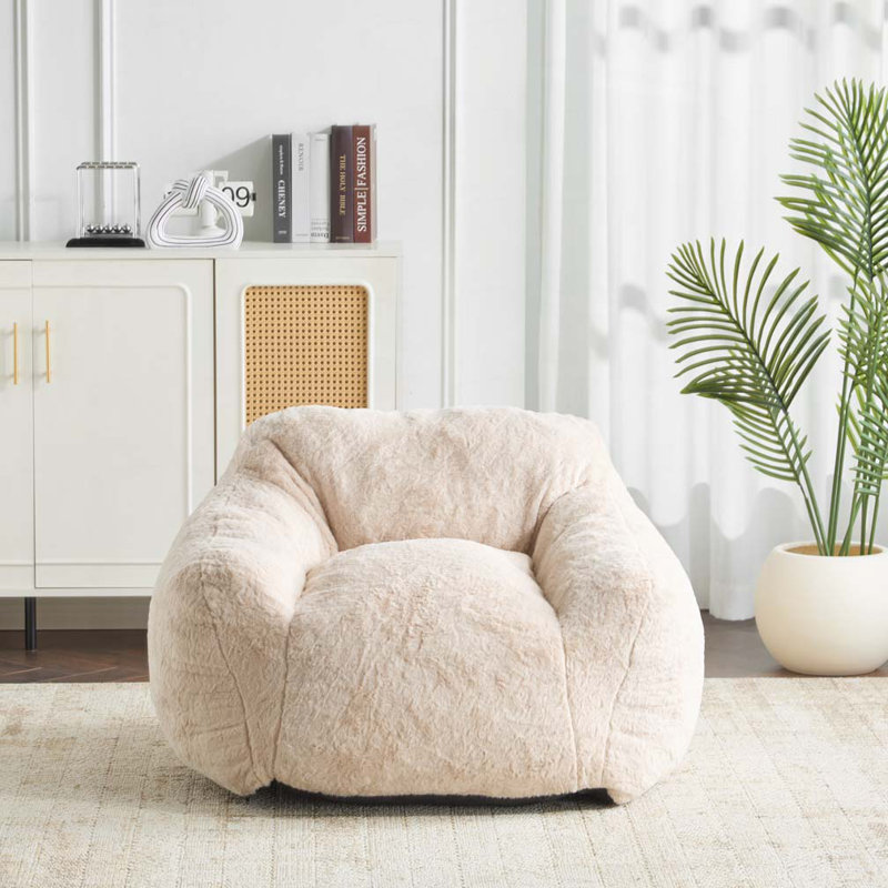 Fauteuil à billes Accent, Fausse fourrure beige, H 25,5 po x l 40 po x P 38 po