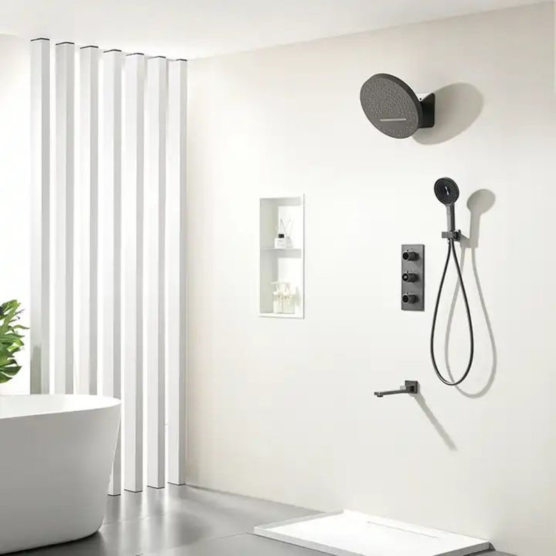 Système de douche mural noir mat à trois poignées Juno Commercial