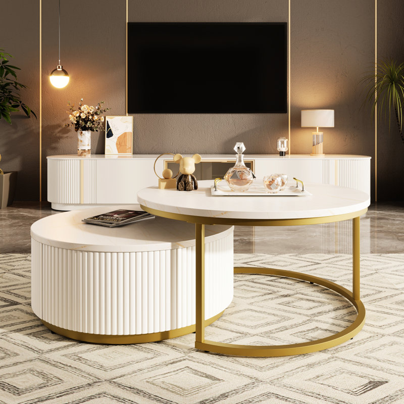 Table basse gigogne blanche et dorée avec tiroir pour espace de vie moderne et rangement cannelé