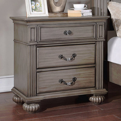 Table de chevet 1 pièce seulement, gris traditionnel, 3 tiroirs en bois massif, glissières à roulement à billes en métal, poignées en laiton antique avec accent en acrylique