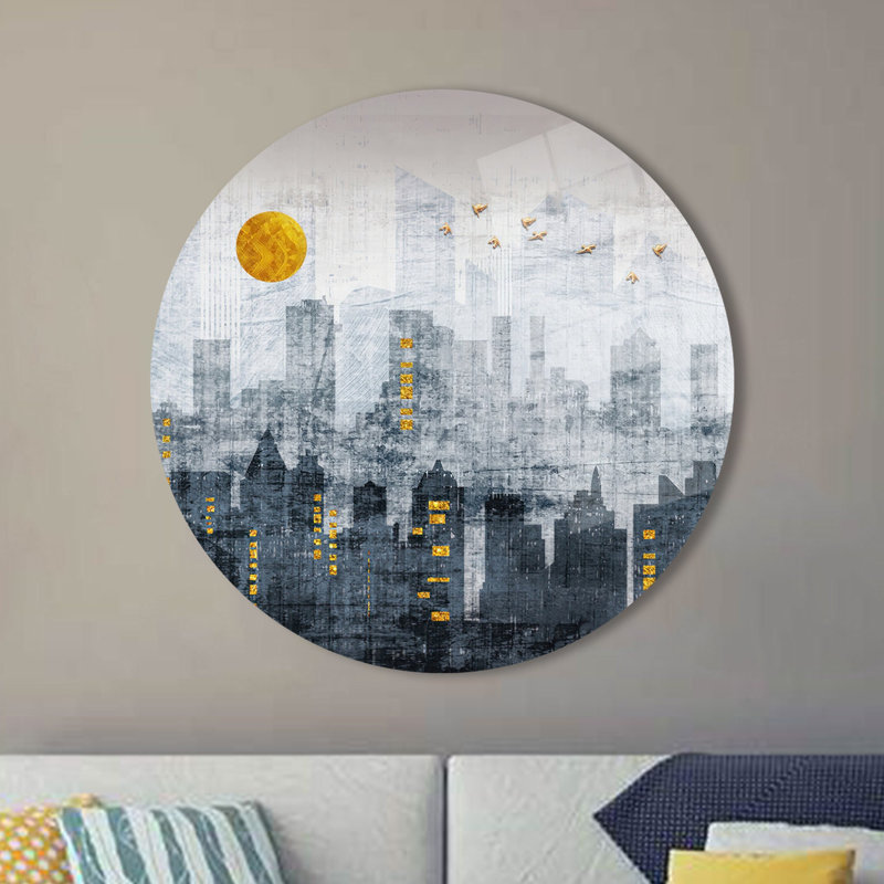 Art mural en verre trempé avec paysage urbain moderne dans des tons de gris et oiseaux dorés pour une décoration murale élégante