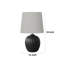 Lampe de table Suzie avec base cannelée en résine noire et abat-jour en lin gris-117054107