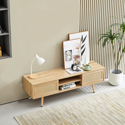 Console de télévision tissée avec tablette réglable, longueur 56,29 po, pieds en bois massif, portes coulissantes doubles de couleur naturelle pour meuble de salon, espace