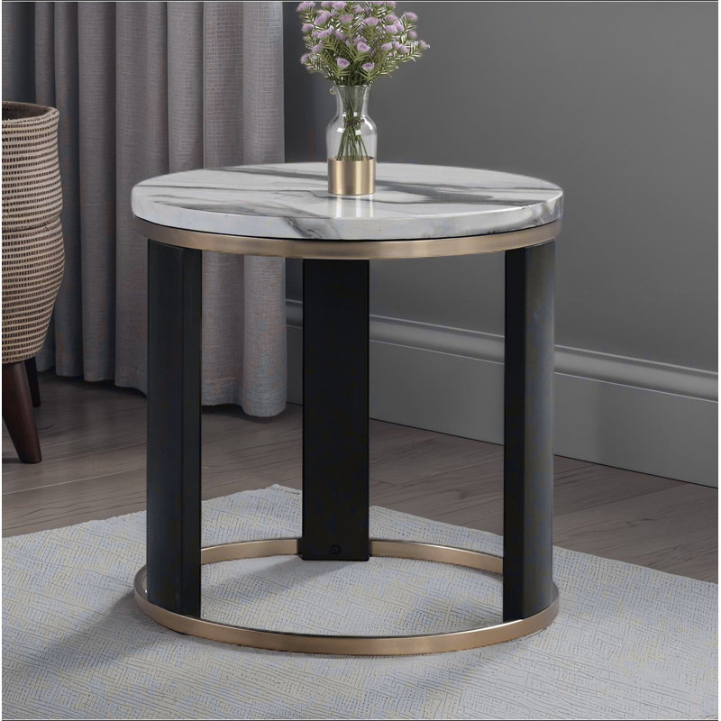 Table de bout ronde en marbre de style contemporain avec anneaux dorés et pieds en bois