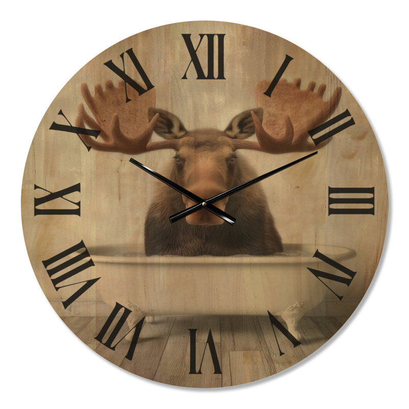 Grande horloge de la faune - orignal doux dans une baignoire, imprimé sur bois, Medium