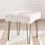 Tabouret carré en fausse fourrure gris