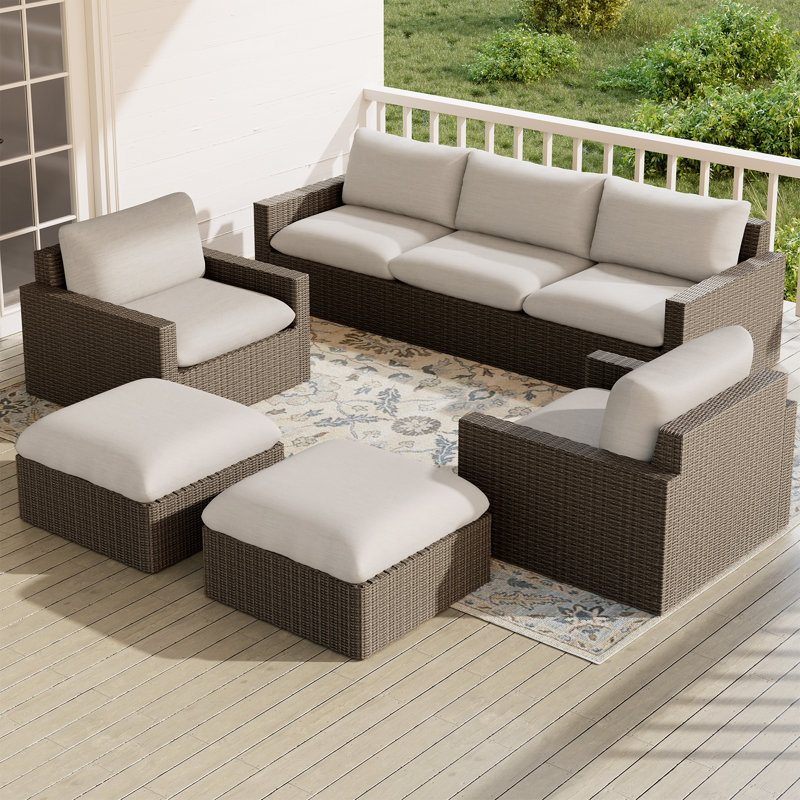 Dumont 7-Piece Wicker Patio Conversation Set With Beige Cushions, 5 pièces: fauteuil, 2 canapés sans accoudoirs, 2