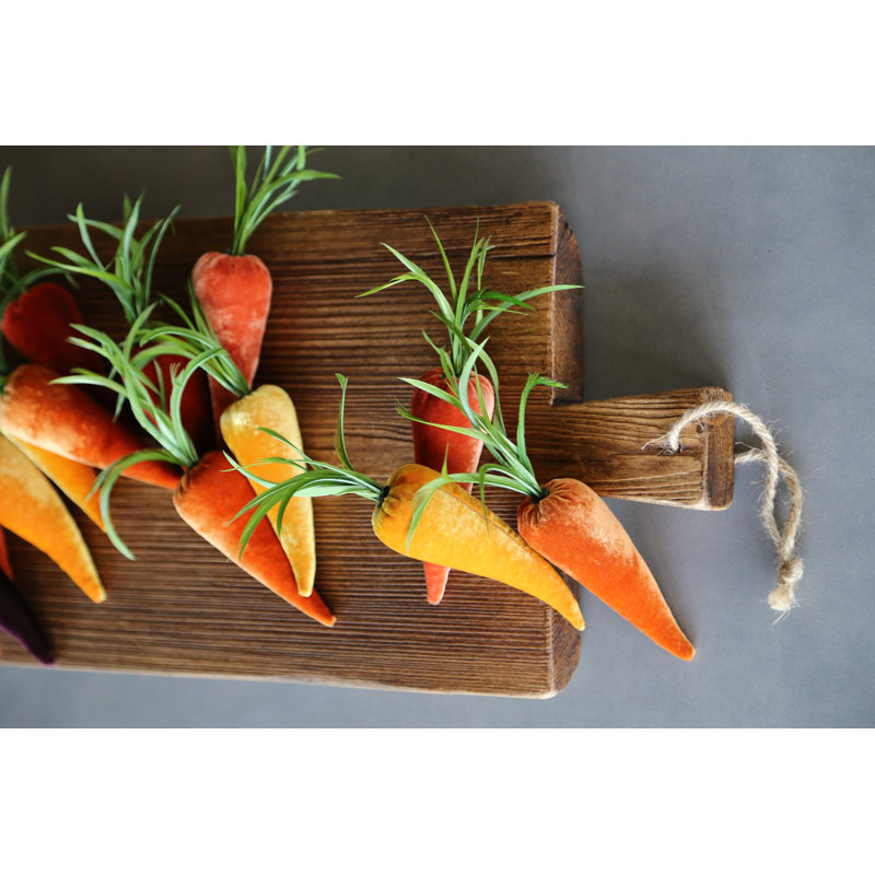 Velvet Carrot, Carrot