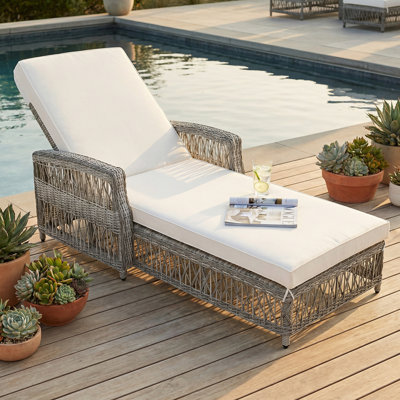 Chaise longue de patio inclinable avec coussins pour la cour / le bord de la piscine / le jardin