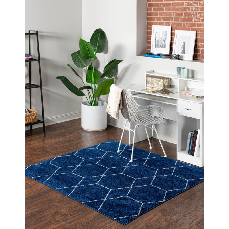 Tapis bleu marine à motif géométrique Debrodie, Carré 7 pi 10 po