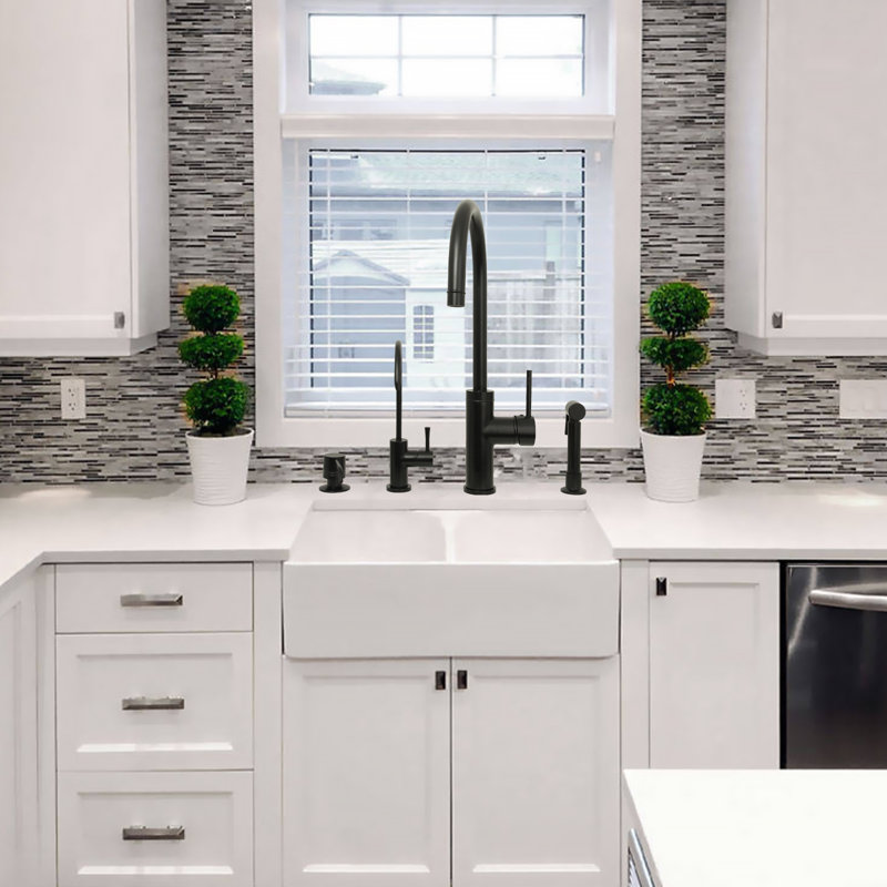 Single Handle Kitchen Faucet With Side Spray, Matte Black