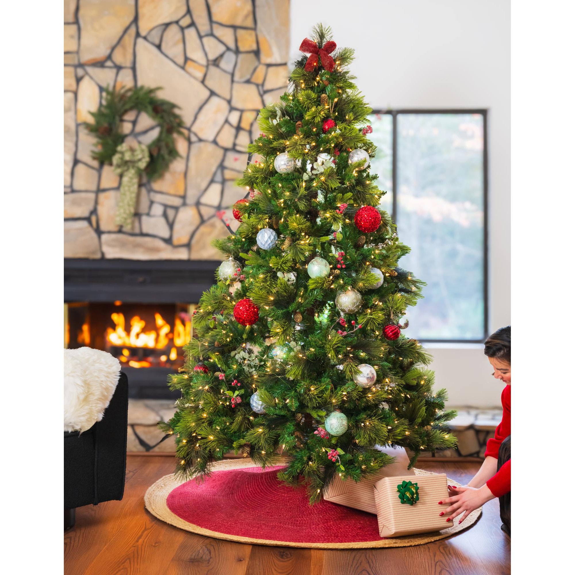 Burlap Tree Skirt, Round 4'1", Red
