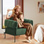Fauteuil rembourré avec coussin d'assise et coussin plus épais-378841347