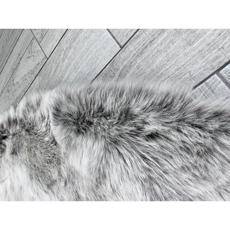 Mar Vista Faux Sheepskin Indoor Rug, Round 4'6"