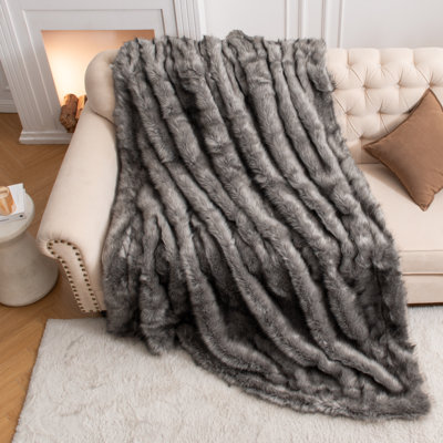 Couverture luxueuse en fausse fourrure