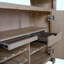 Console à nœuds papillon 72 po English Knotty Oak
