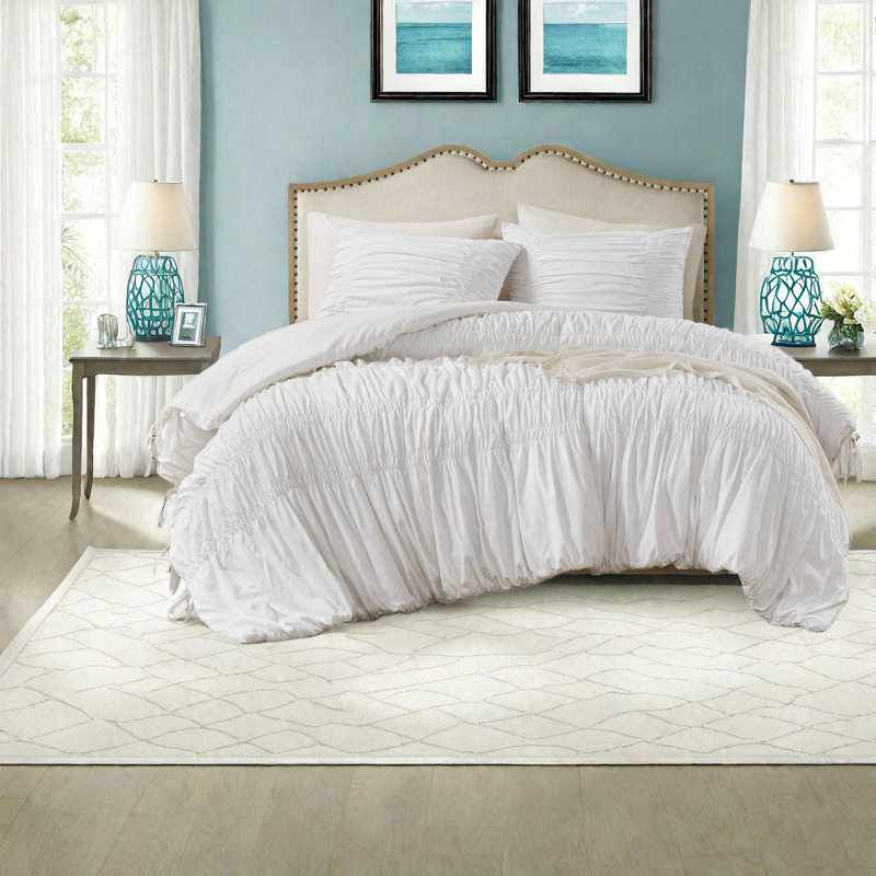 All-season White Bedding Sets, Microfiber Comforter With Romantic Design For Home