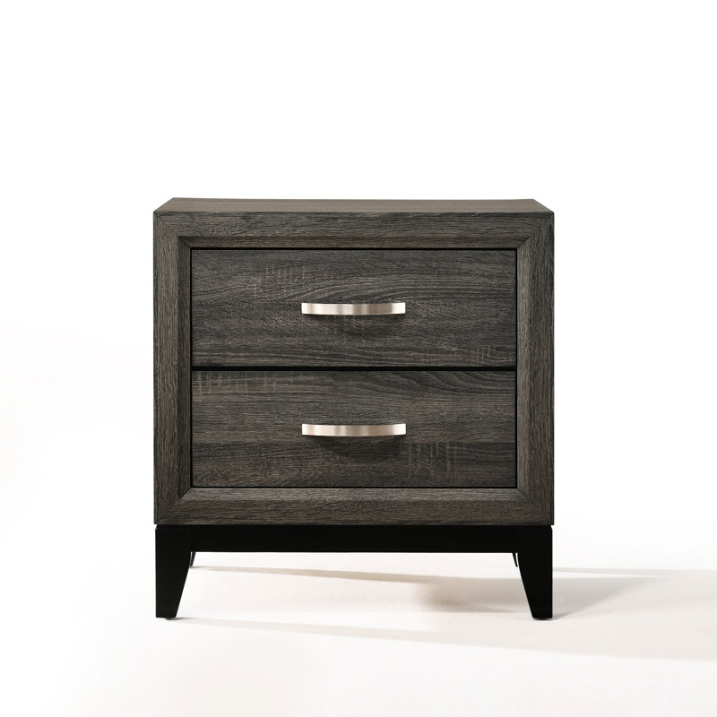 2 tables de chevet grises patinées pour une élégante décoration de chambre à coucher dans un cadre paisible