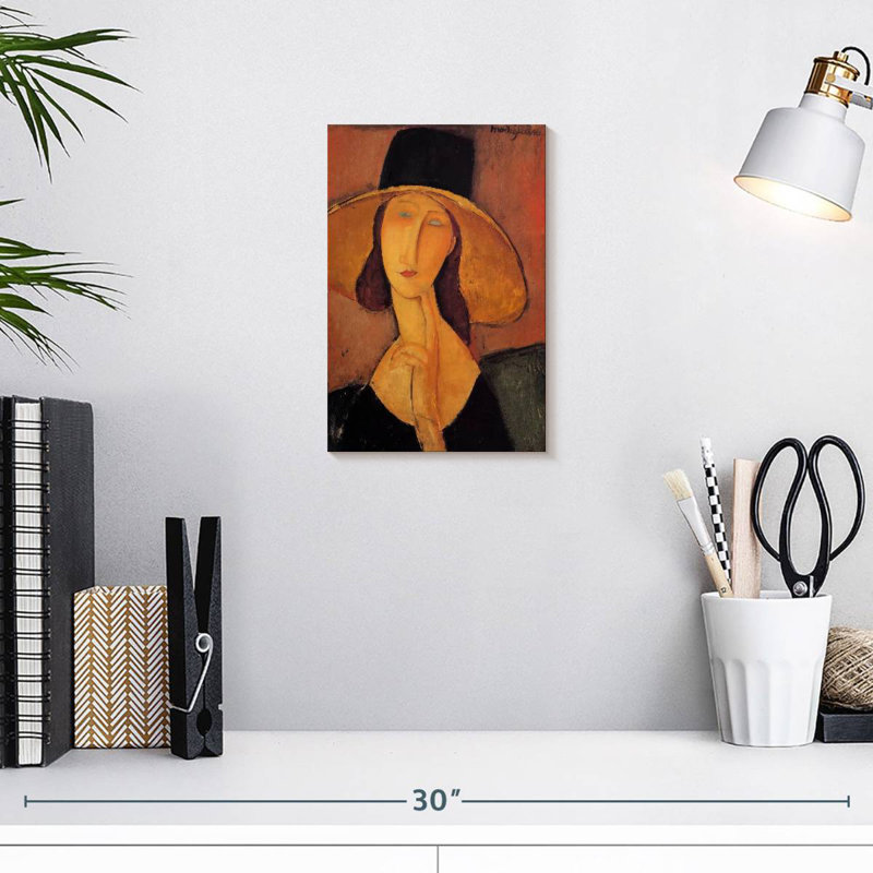 Leisha Jeanne Hebuterne dans un grand chapeau, H 12 po x l 8 po