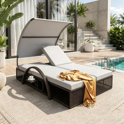 Chaise longue d'extérieur en acier avec dossier réglable, lit double de patio avec table d'appoint cachée et accoudoirs arqués