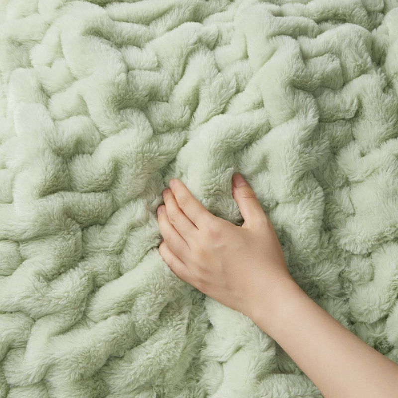 Couverture luxueuse en fausse fourrure de polyester confortable pour les soirées douillettes