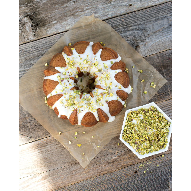 Nordic Ware Original ProCast Bundt Non-Stick Round Pan, Toffee