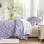 Édredon très grand mauve à motif floral avec attaches décoratives et broderie décontractée, confort douillet, utilisation toutes saisons, matelassage en microfibre lavable à la machine, motif douillet pour une bonne nuit de sommeil-128860320-128860326